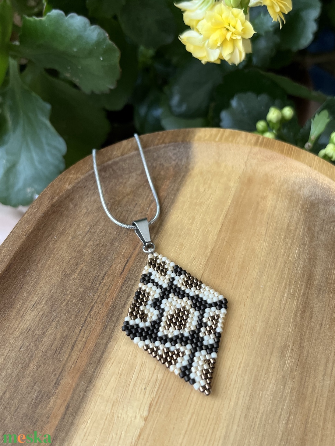 Kígyómintás medál gyöngyből - ékszer - nyaklánc - medál - Meska.hu