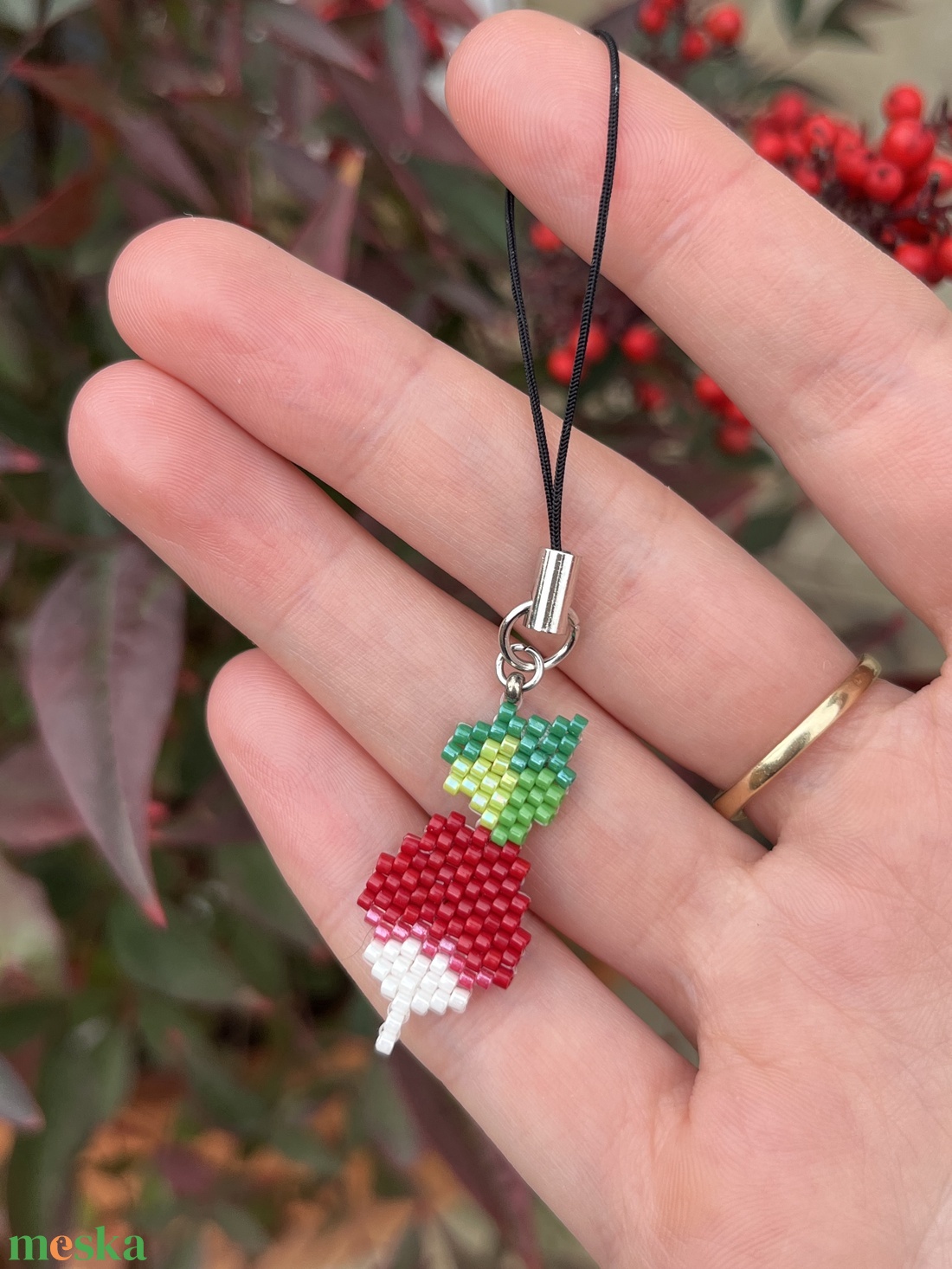 Apró retek táskadísz gyöngyből - táska & tok - kulcstartó & táskadísz - táskadísz - Meska.hu