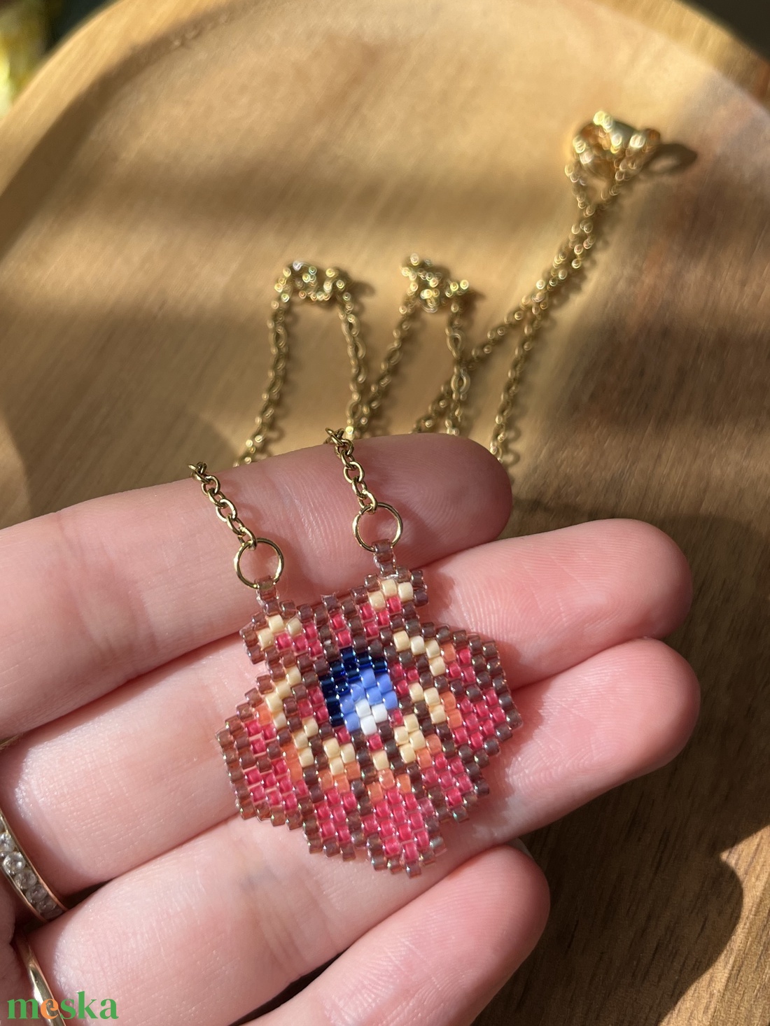 Színes kagyló medál gyöngyből - ékszer - nyaklánc - medálos nyaklánc - Meska.hu