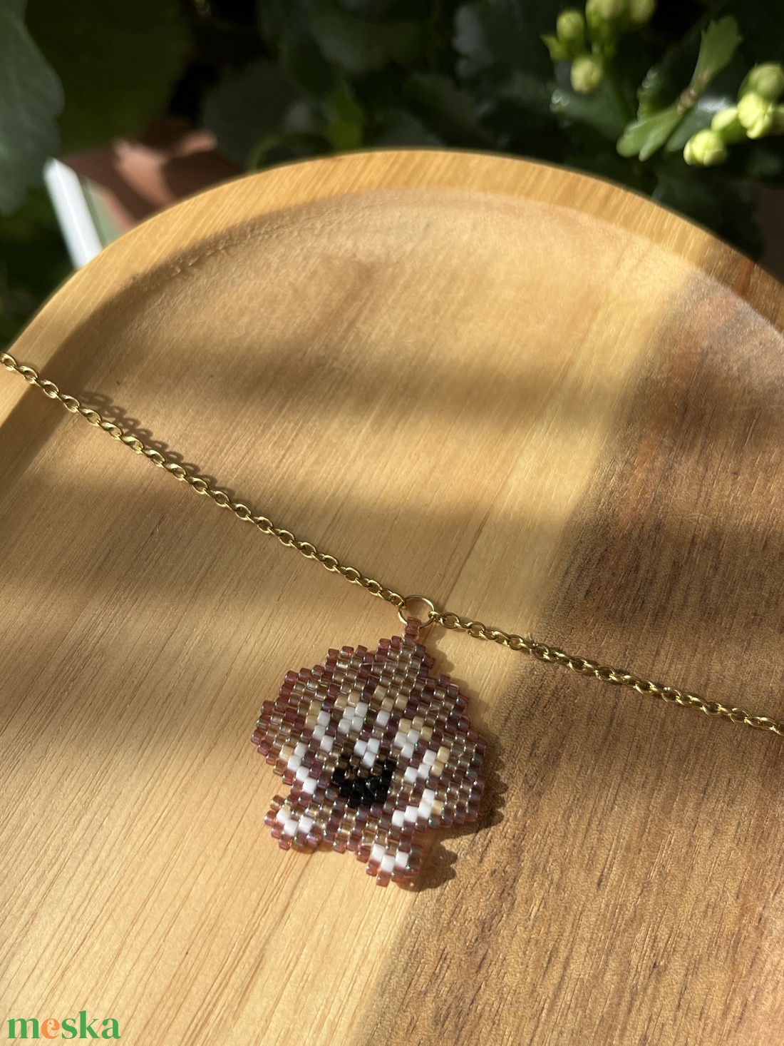 Barnás árnyalatú kagyló medál gyöngyből - ékszer - nyaklánc - medálos nyaklánc - Meska.hu