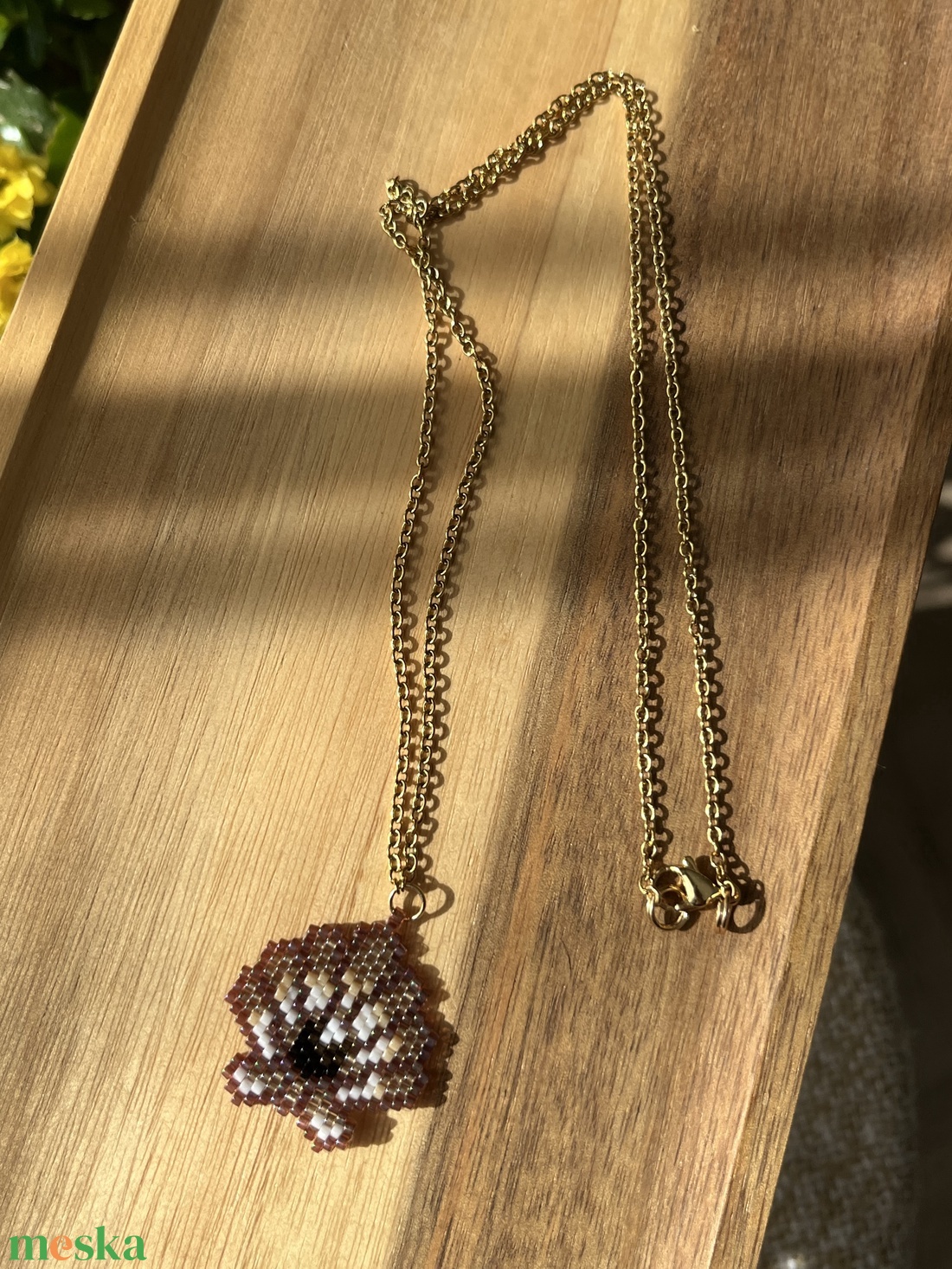 Barnás árnyalatú kagyló medál gyöngyből - ékszer - nyaklánc - medálos nyaklánc - Meska.hu