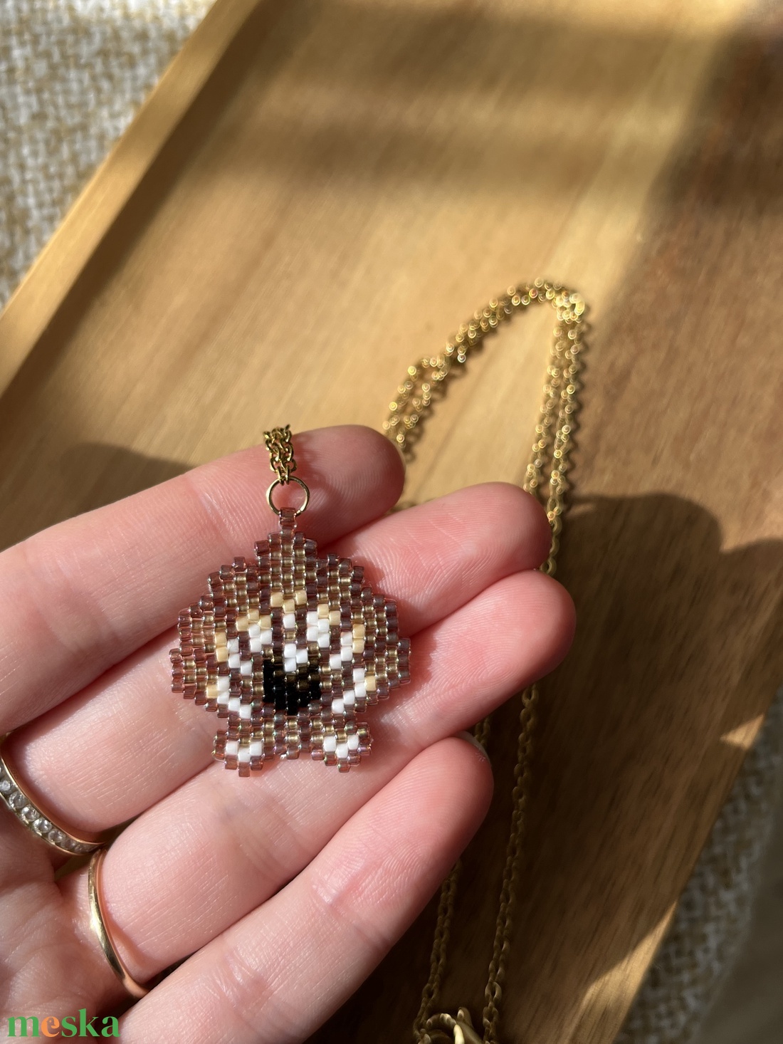 Barnás árnyalatú kagyló medál gyöngyből - ékszer - nyaklánc - medálos nyaklánc - Meska.hu