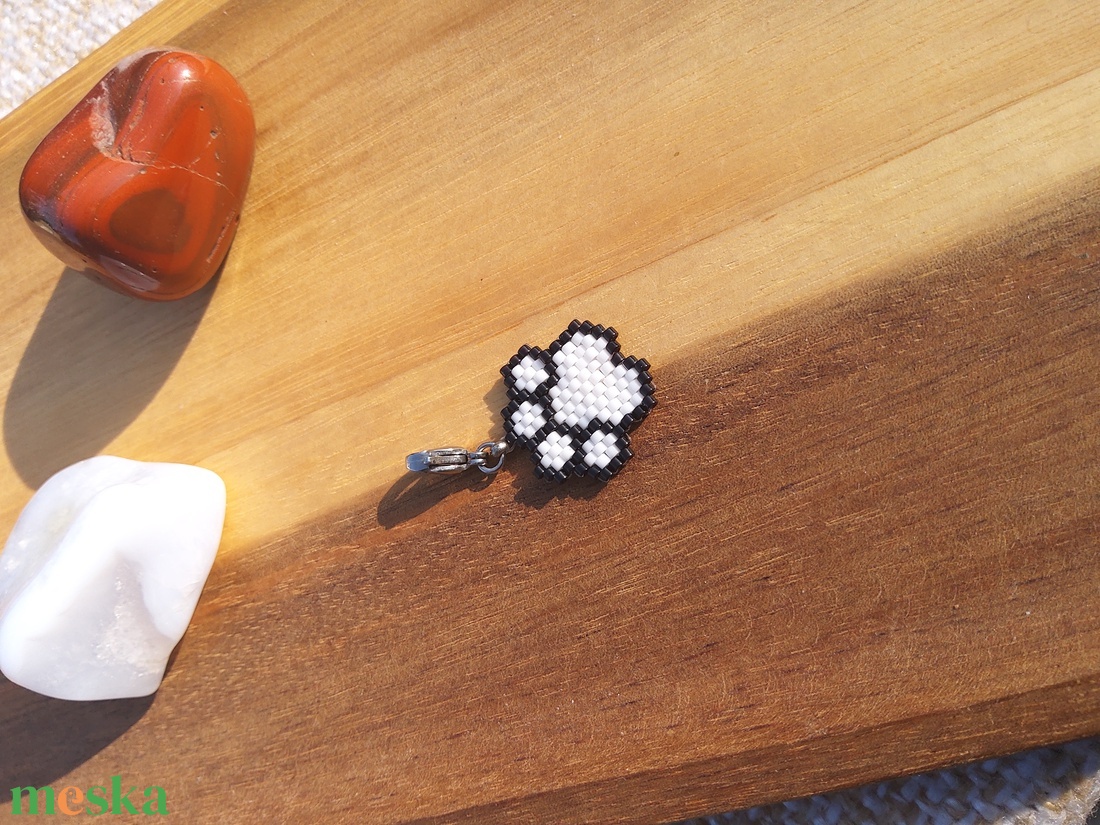 Mancs charm  - ékszer - karkötő - charm karkötő - Meska.hu