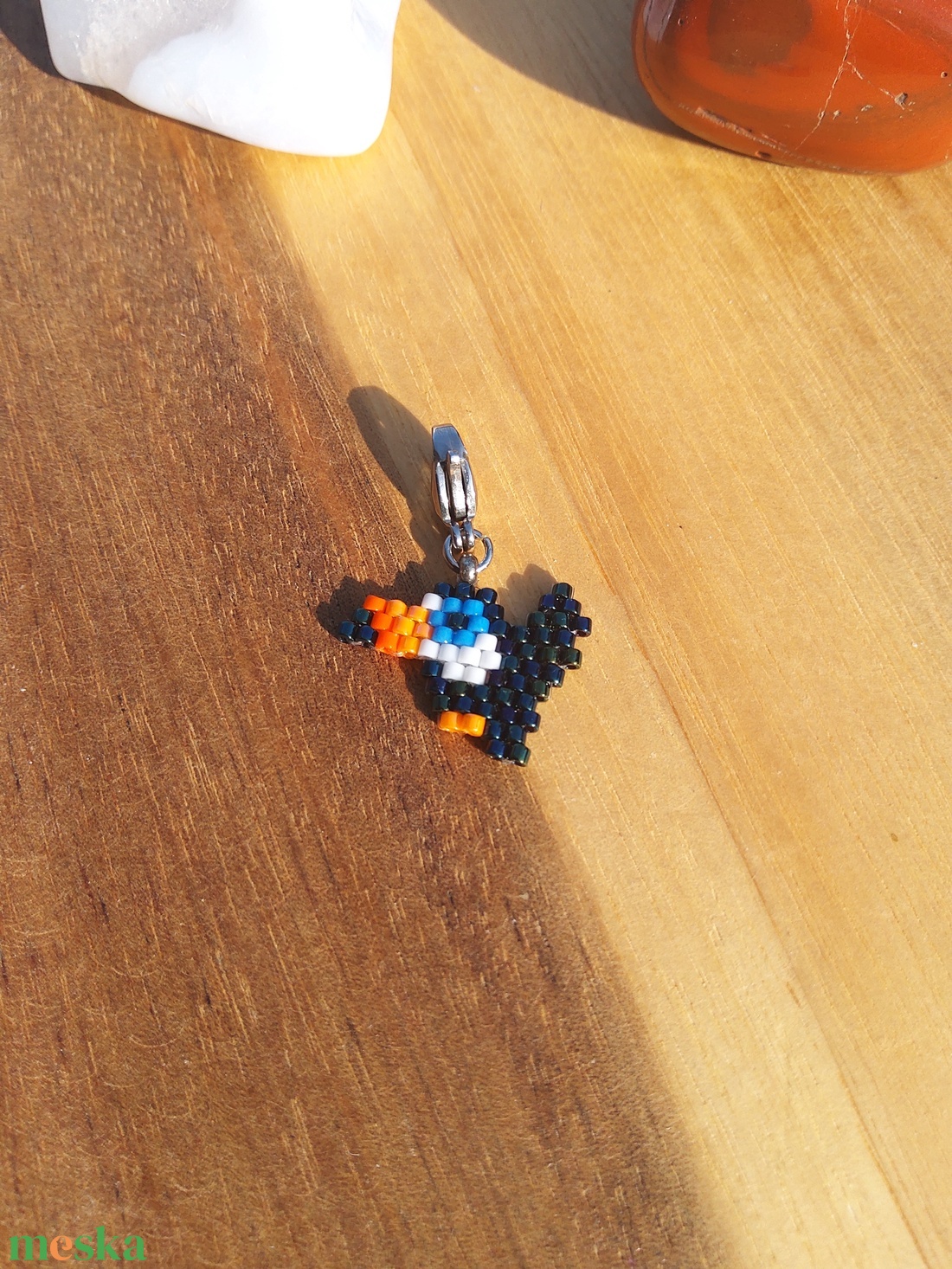 Tukán charm - ékszer - karkötő - charm karkötő - Meska.hu