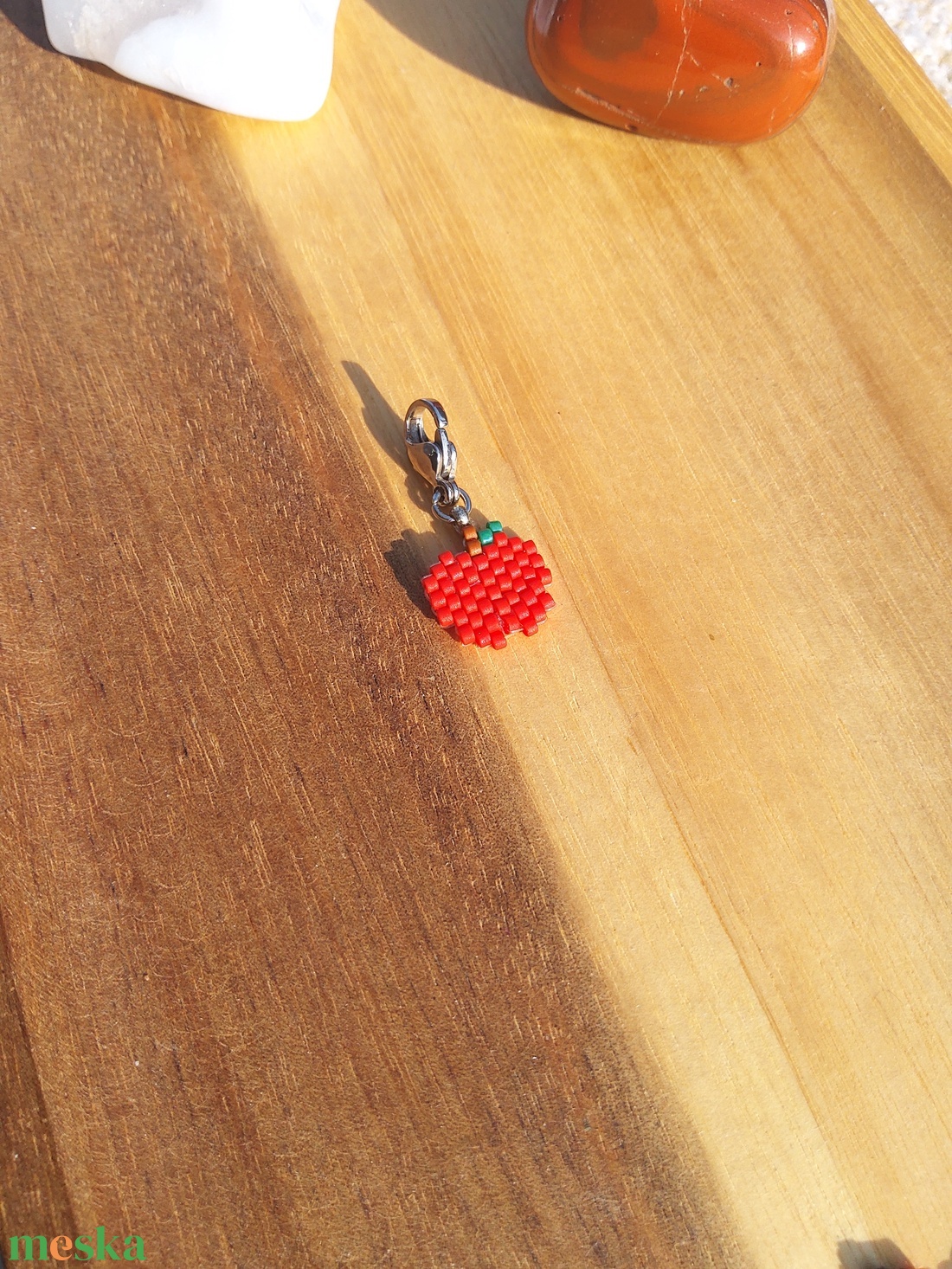 Alma charm  - ékszer - karkötő - charm karkötő - Meska.hu