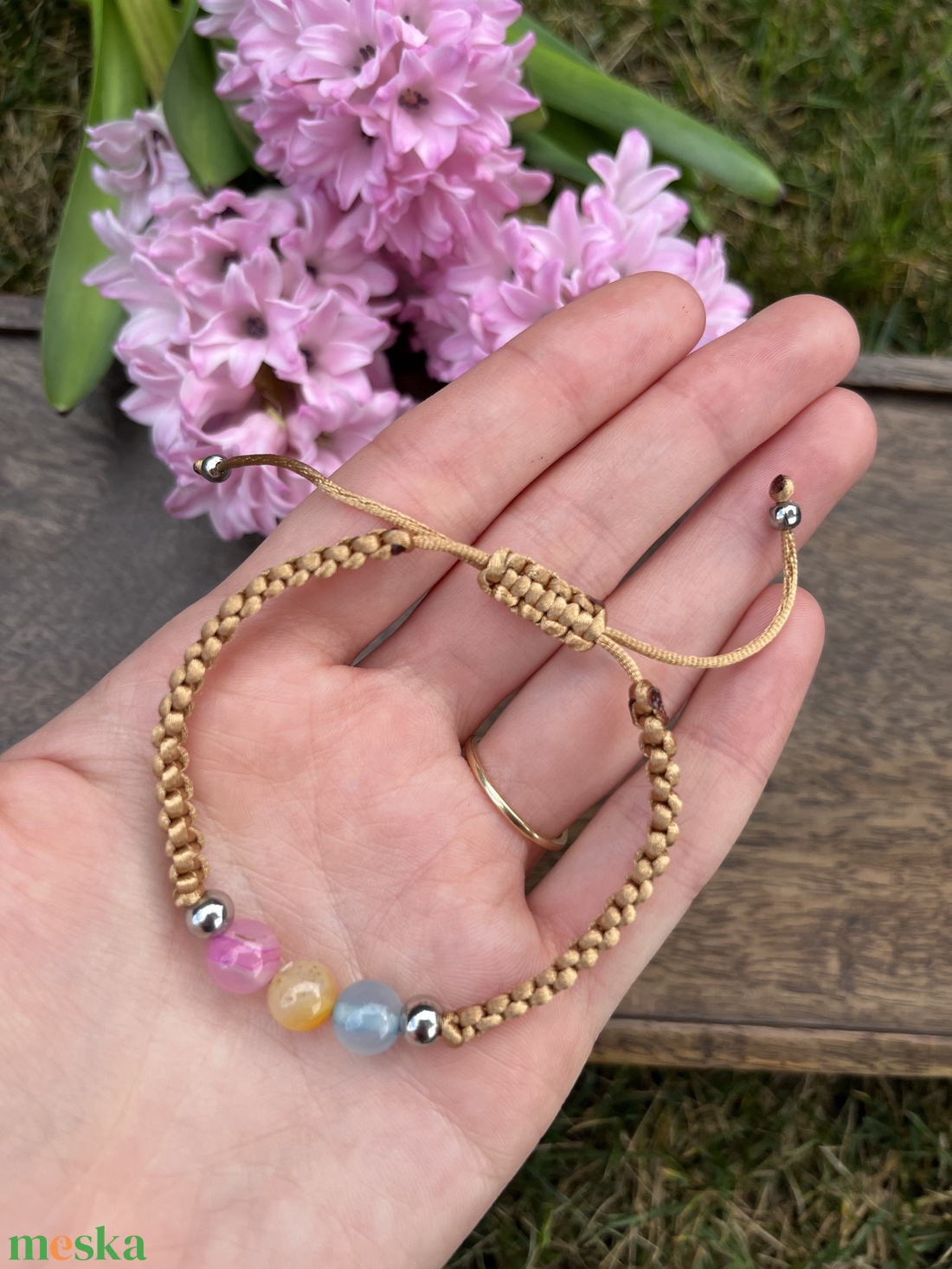 Bézs fonott karkötő pasztell színű ásvány gyöngyökkel (állítható méret) - ékszer - karkötő - fonott karkötő - Meska.hu