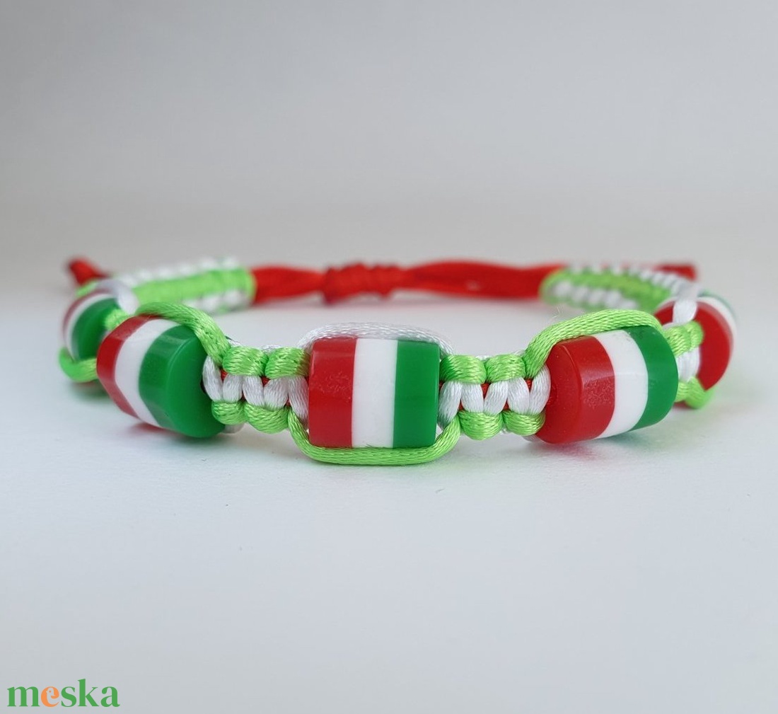 Fehér paracord karkötő magyaros - ékszer - karkötő - fonott karkötő - Meska.hu Fehér paracord karkötő magyaros - ékszer - karkötő - fonott karkötő - Meska.hu