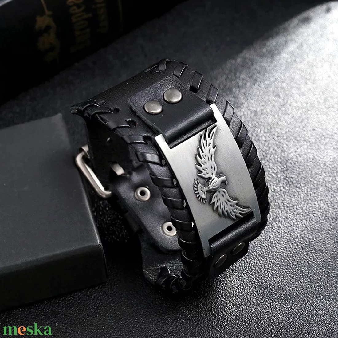 Férfi fekete bőr (Cuff) karkötő sas motivummal - ékszer - karkötő - széles karkötő - Meska.hu Férfi fekete bőr (Cuff) karkötő sas motivummal - ékszer - karkötő - széles karkötő - Meska.hu