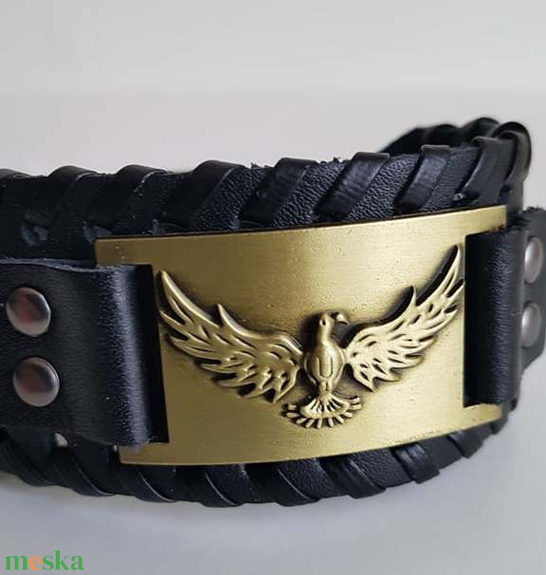 Férfi fekete bőr karkötő (cuff) sas motivummal. - ékszer - karkötő - széles karkötő - Meska.hu Férfi fekete bőr karkötő (cuff) sas motivummal. - ékszer - karkötő - széles karkötő - Meska.hu