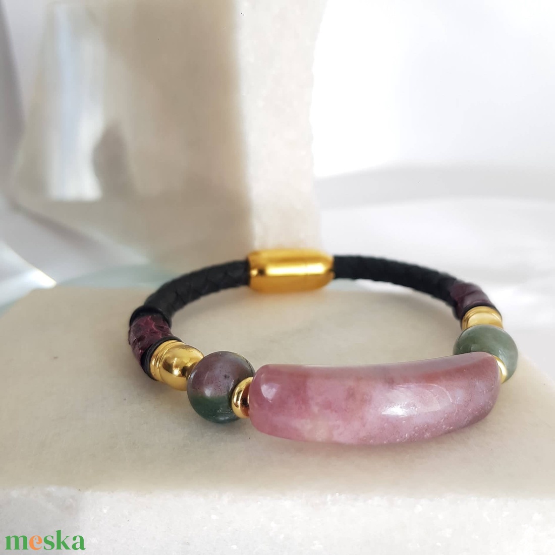 Moss Agate ásvány kő karkötőn férfi fekete bőrön - ékszer - karkötő - karperec - Meska.hu Moss Agate ásvány kő karkötőn férfi fekete bőrön - ékszer - karkötő - karperec - Meska.hu