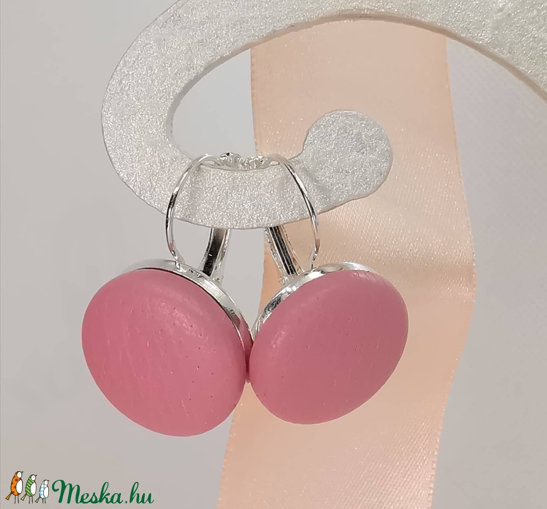 Rózsaszín valódi bőr klasszikus makaron fülbevaló - ékszer - fülbevaló - lógó fülbevaló - Meska.hu