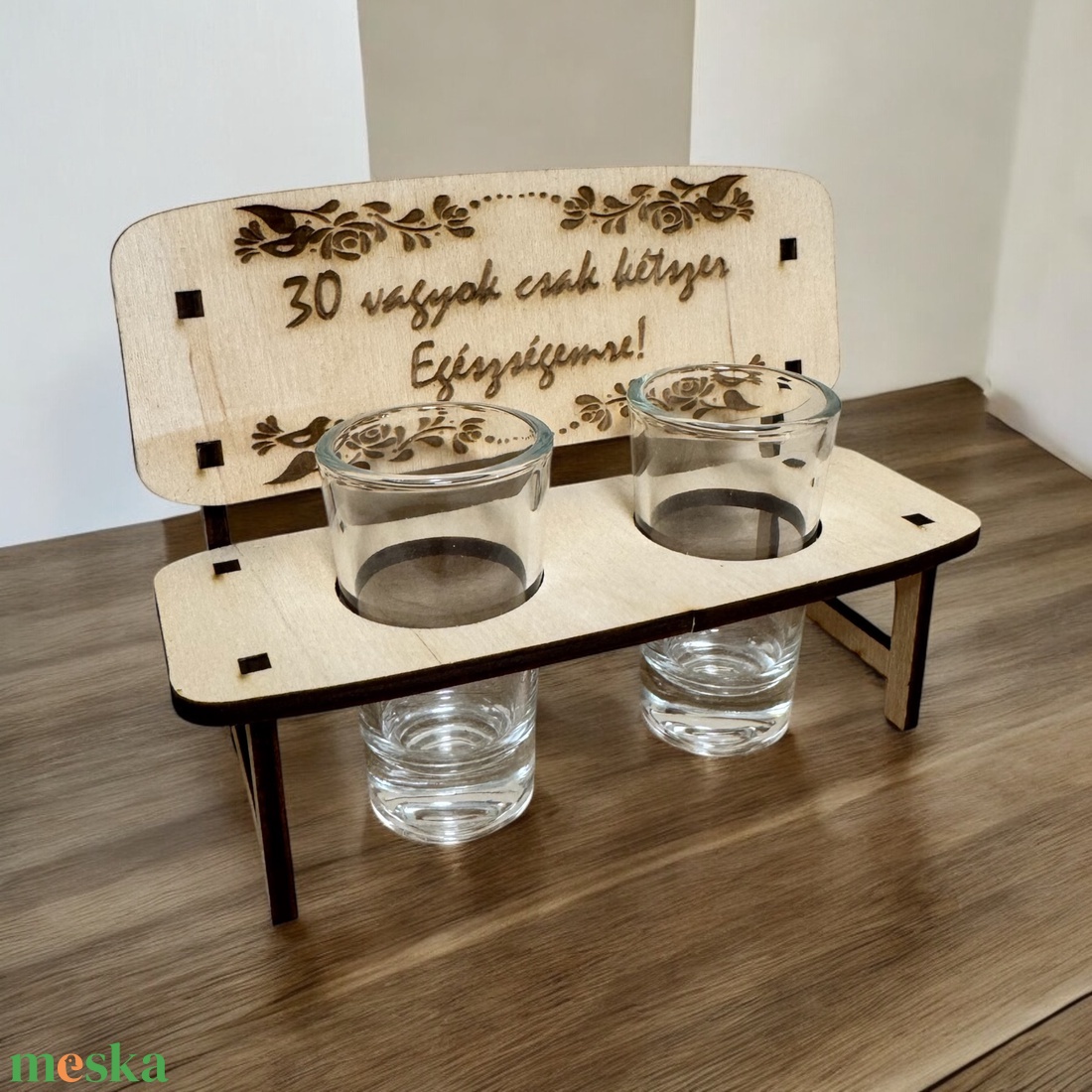 Egyedi gravírozott felespohár tartó pad - otthon & életmód - konyhafelszerelés, tálalás - italos kellékek - italtartó - Meska.hu