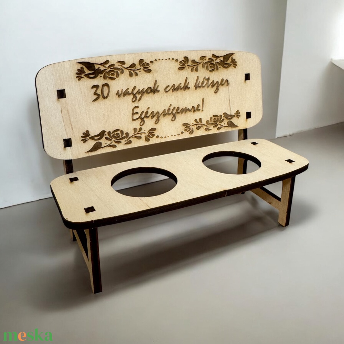Egyedi gravírozott felespohár tartó pad - otthon & életmód - konyhafelszerelés, tálalás - italos kellékek - italtartó - Meska.hu