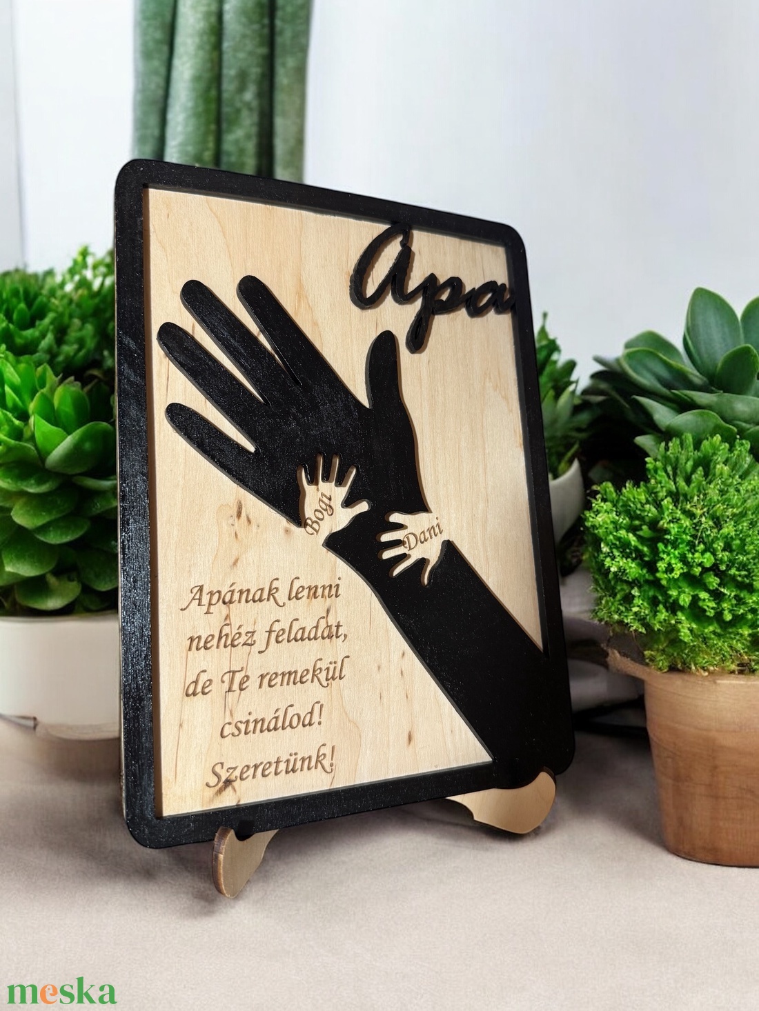 Apa és gyermekei kéz a kézben - Fa Asztali Dísz - otthon & életmód - dekoráció - asztal és polc dekoráció - asztaldísz - Meska.hu Apa és gyermekei kéz a kézben - Fa Asztali Dísz - otthon & életmód - dekoráció - asztal és polc dekoráció - asztaldísz - Meska.hu