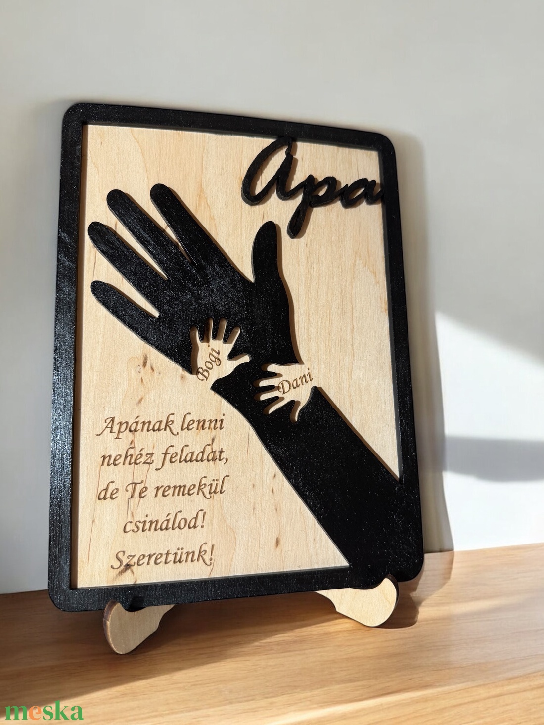 Apa és gyermekei kéz a kézben - Fa Asztali Dísz - otthon & életmód - dekoráció - asztal és polc dekoráció - asztaldísz - Meska.hu Apa és gyermekei kéz a kézben - Fa Asztali Dísz - otthon & életmód - dekoráció - asztal és polc dekoráció - asztaldísz - Meska.hu