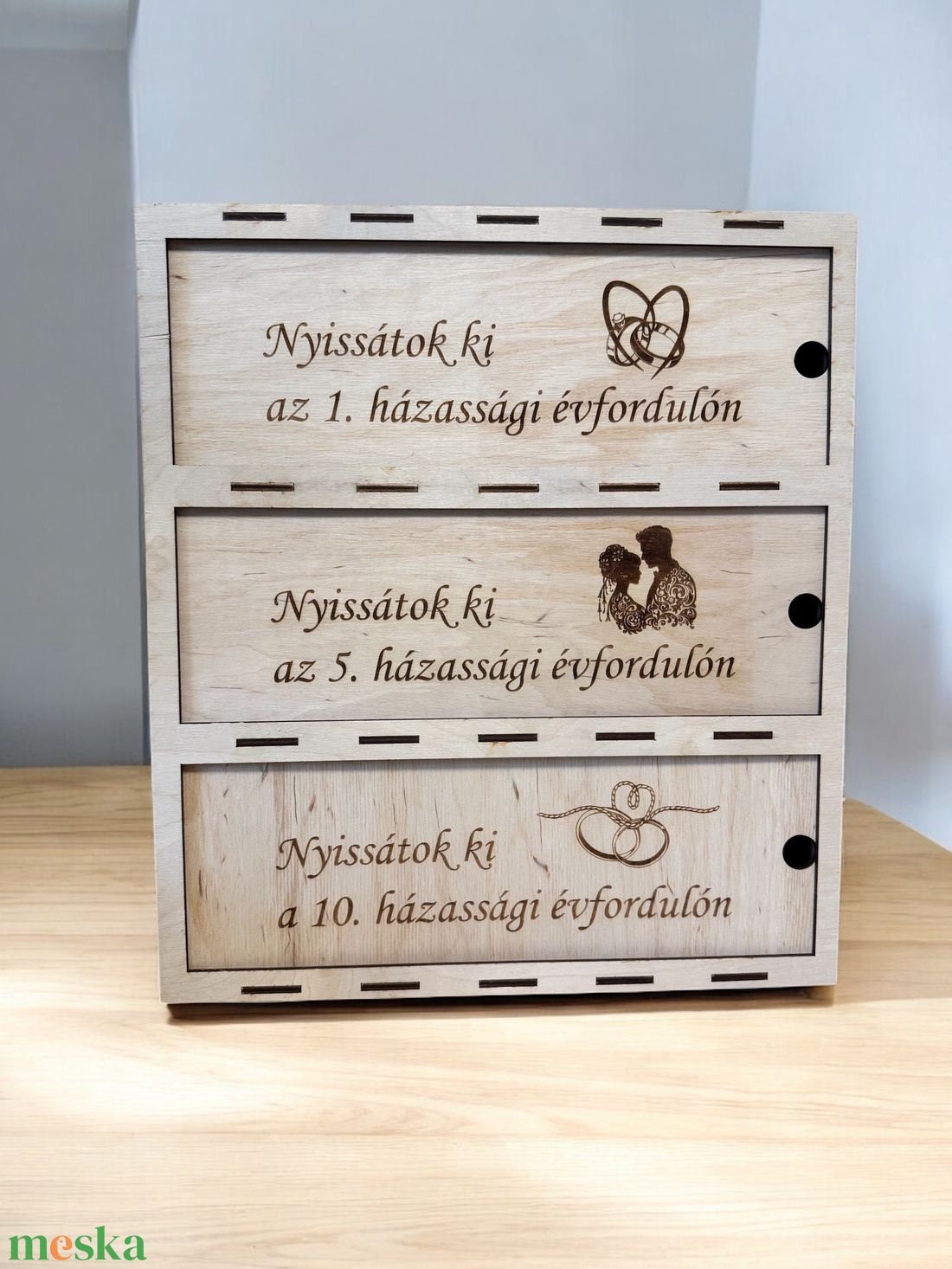 3 rekeszes esküvői bortartó - személyre szabható - otthon & életmód - konyhafelszerelés, tálalás - tálalás - bortartó - Meska.hu 3 rekeszes esküvői bortartó - személyre szabható - otthon & életmód - konyhafelszerelés, tálalás - tálalás - bortartó - Meska.hu