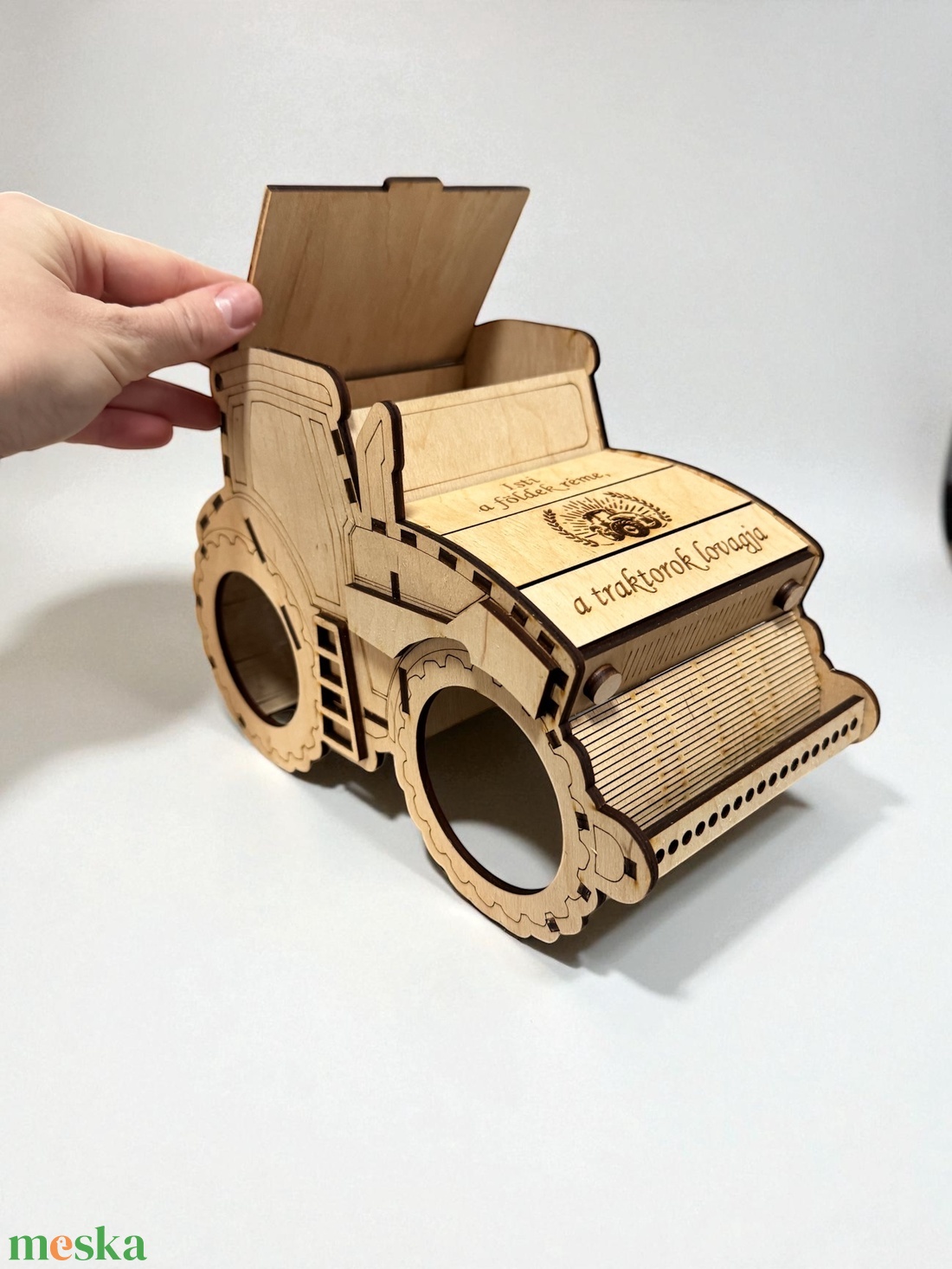 Egyedi traktor ajándéktartó  - otthon & életmód - konyhafelszerelés, tálalás - italos kellékek - sörtartó - Meska.hu