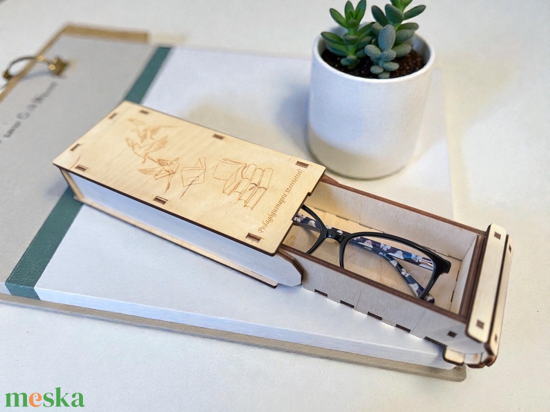 Egyedi gravírozásos szemüvegtok - táska & tok - pénztárca & más tok - szemüvegtok - Meska.hu