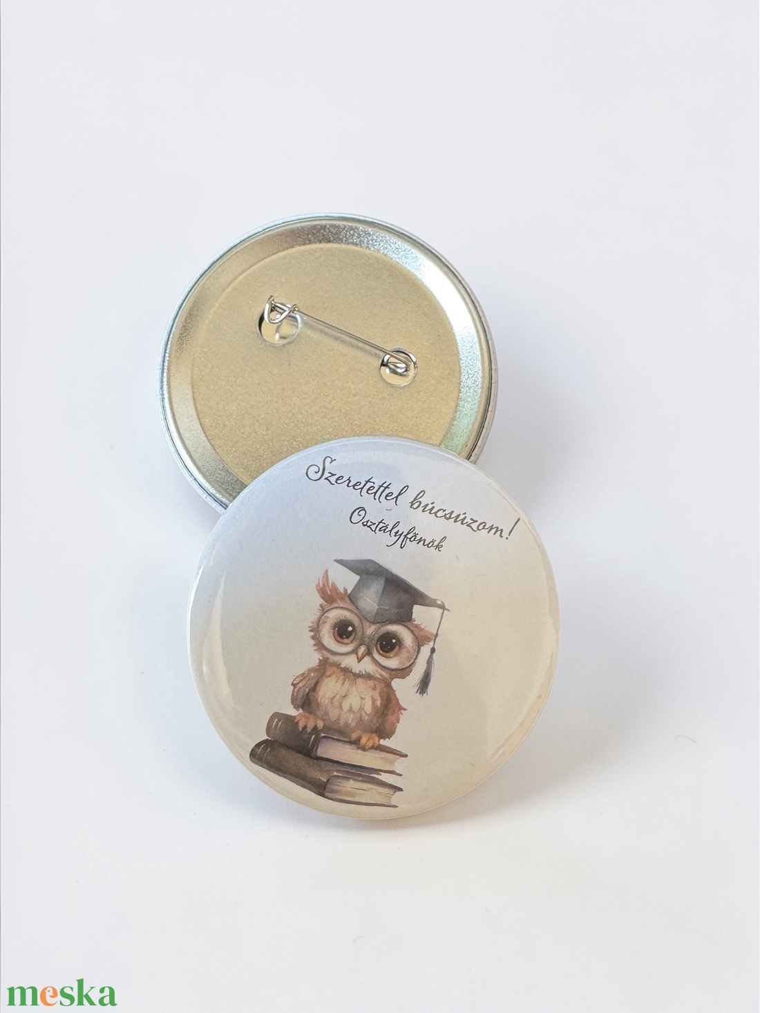 Ballagási emlék - névvel, egyedi grafikával - ékszer - kitűző és bross - Meska.hu