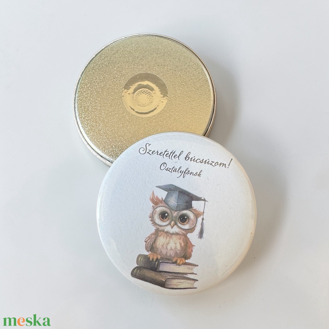 Ballagási emlék - névvel, egyedi grafikával - ékszer - kitűző és bross - Meska.hu