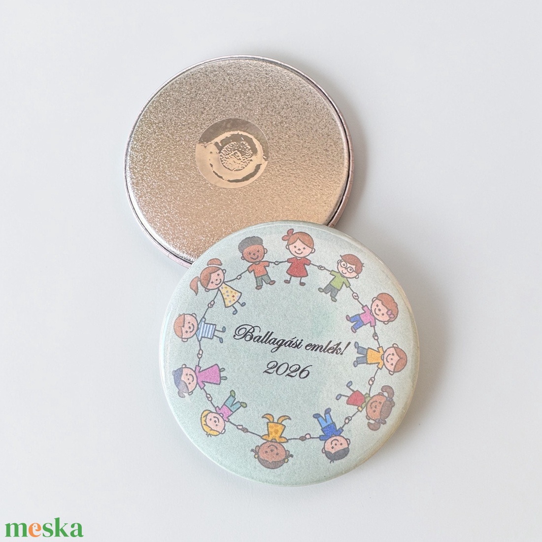 Ballagási emlék - névvel, egyedi grafikával - ékszer - kitűző és bross - Meska.hu