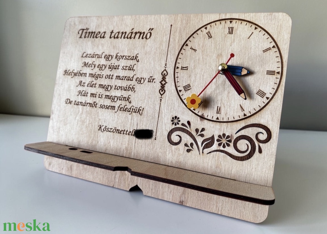 Ballagási ajándék - óra, telefontartó egyedi szövegezéssel, kivágással -  - Meska.hu