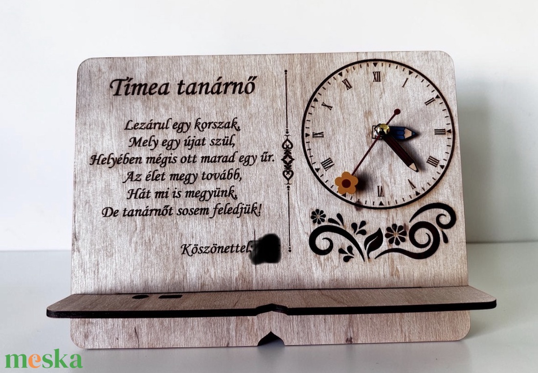 Ballagási ajándék - óra, telefontartó egyedi szövegezéssel, kivágással -  - Meska.hu