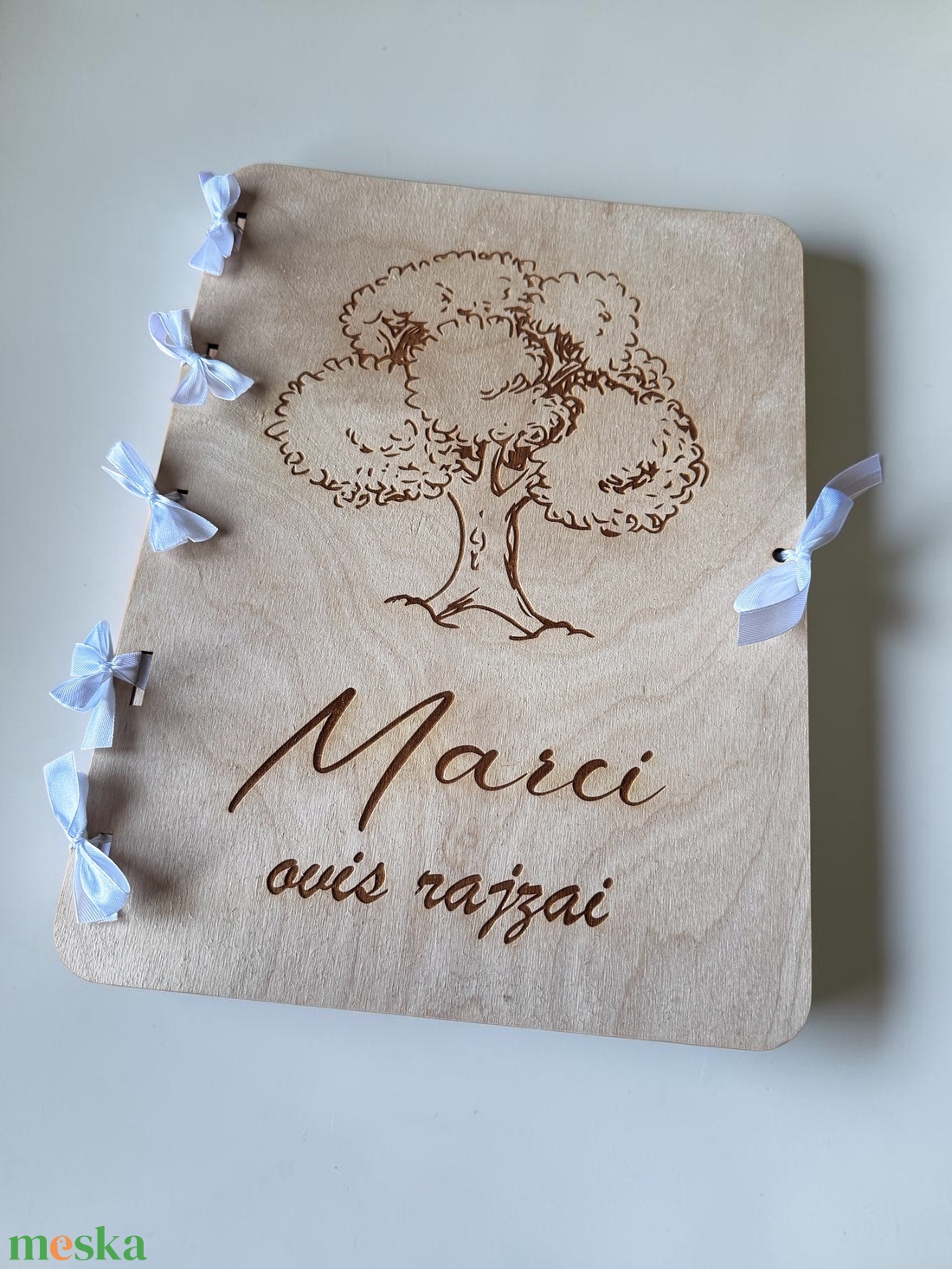 Egyedi gravírozott rajztartó � A4 méretben - baba - mama - babaszobabútor - játéktároló - Meska.hu
