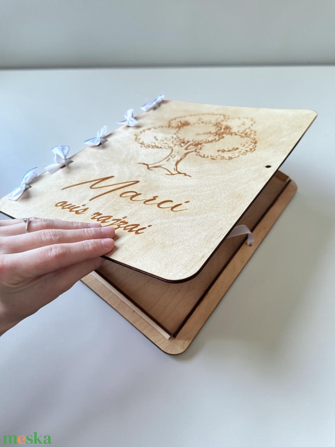 Egyedi gravírozott rajztartó � A4 méretben - baba - mama - babaszobabútor - játéktároló - Meska.hu