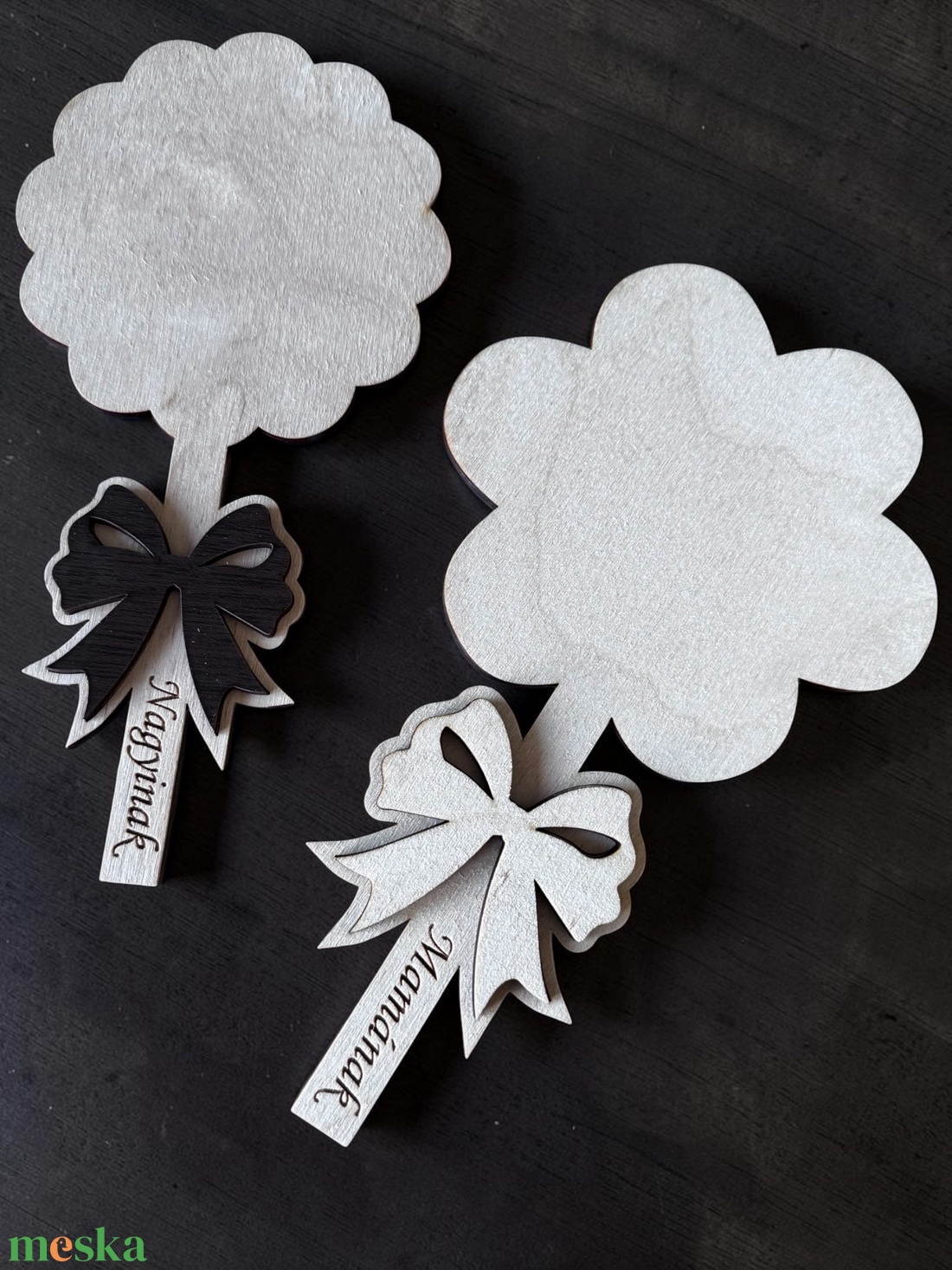 Kézlenyomatos örökvirág Anyák napjára � egyedi névvel, választható mintával, festhető ajándék gyerekeknek - kellékek & szerszámok - dekorációs kellékek - virágfej - Meska.hu