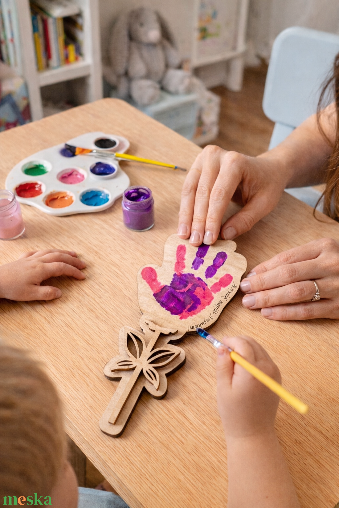 Kézlenyomatos örökvirág Anyák napjára � egyedi névvel, választható mintával, festhető ajándék gyerekeknek - kellékek & szerszámok - dekorációs kellékek - virágfej - Meska.hu
