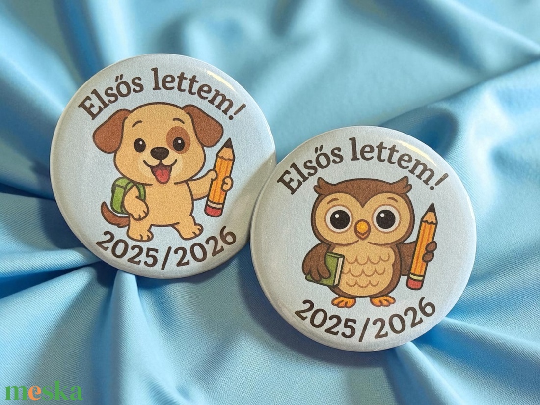 Iskolakezdés jelvény, kitűző egyedi grafikával - elsős lettem - ékszer - kitűző és bross - Meska.hu