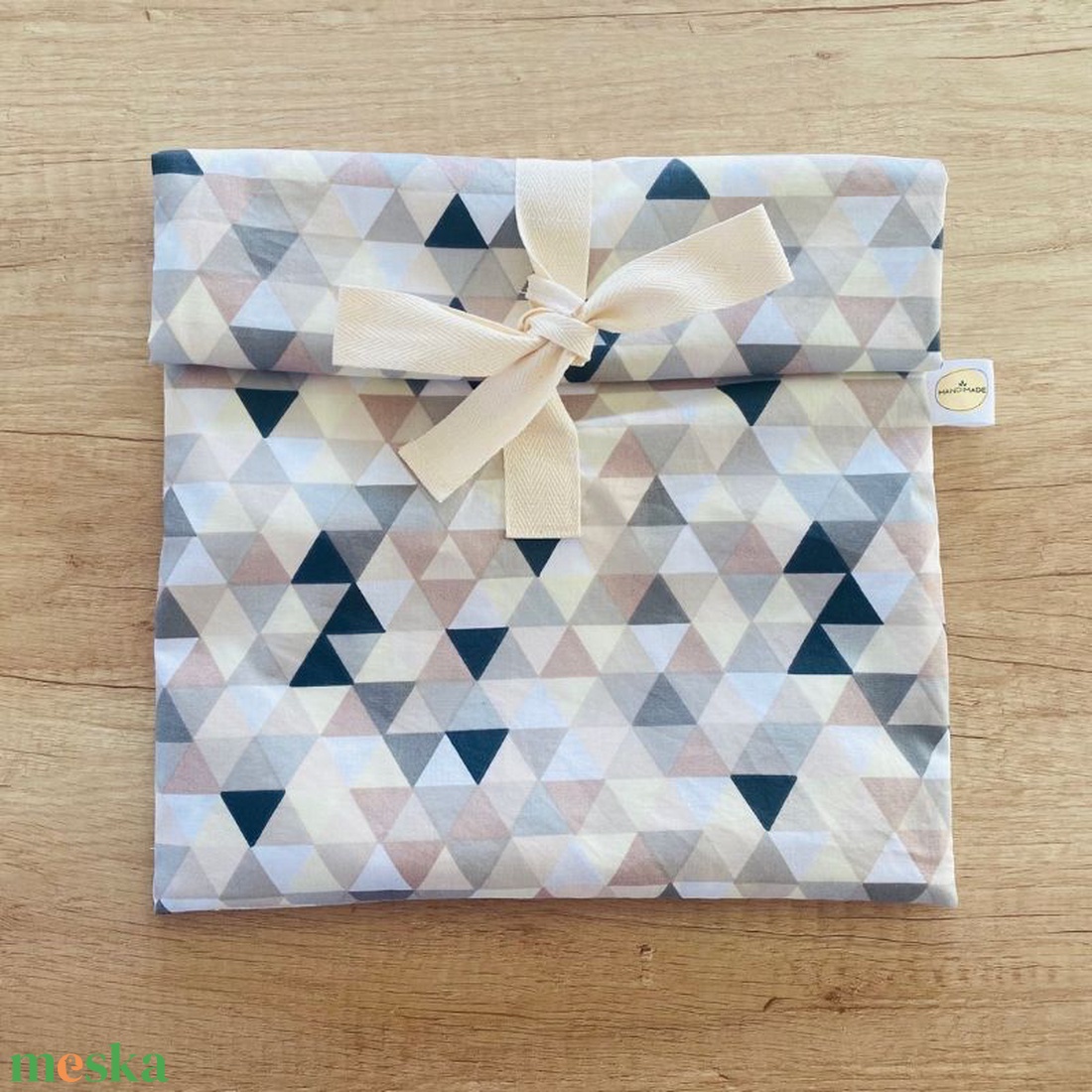 Frissentartó bélelt kenyeres zsák - élelmiszerbiztos anyagból, háromszög mintás - táska & tok - bevásárlás & shopper táska - kenyeres zsák - Meska.hu