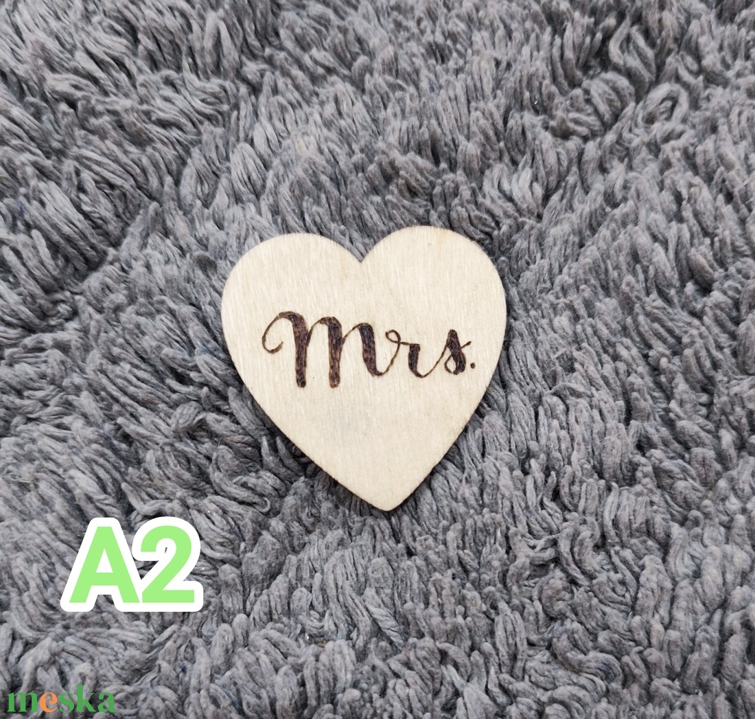 Mr és MRS égetett felirat - esküvő - emlék & ajándék - köszönőajándék - Meska.hu