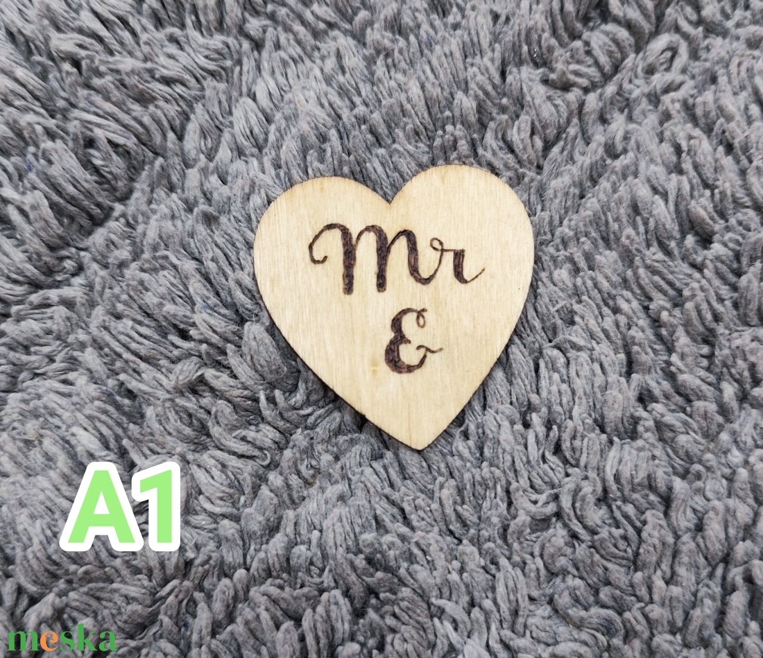 Mr és MRS égetett felirat - esküvő - emlék & ajándék - köszönőajándék - Meska.hu