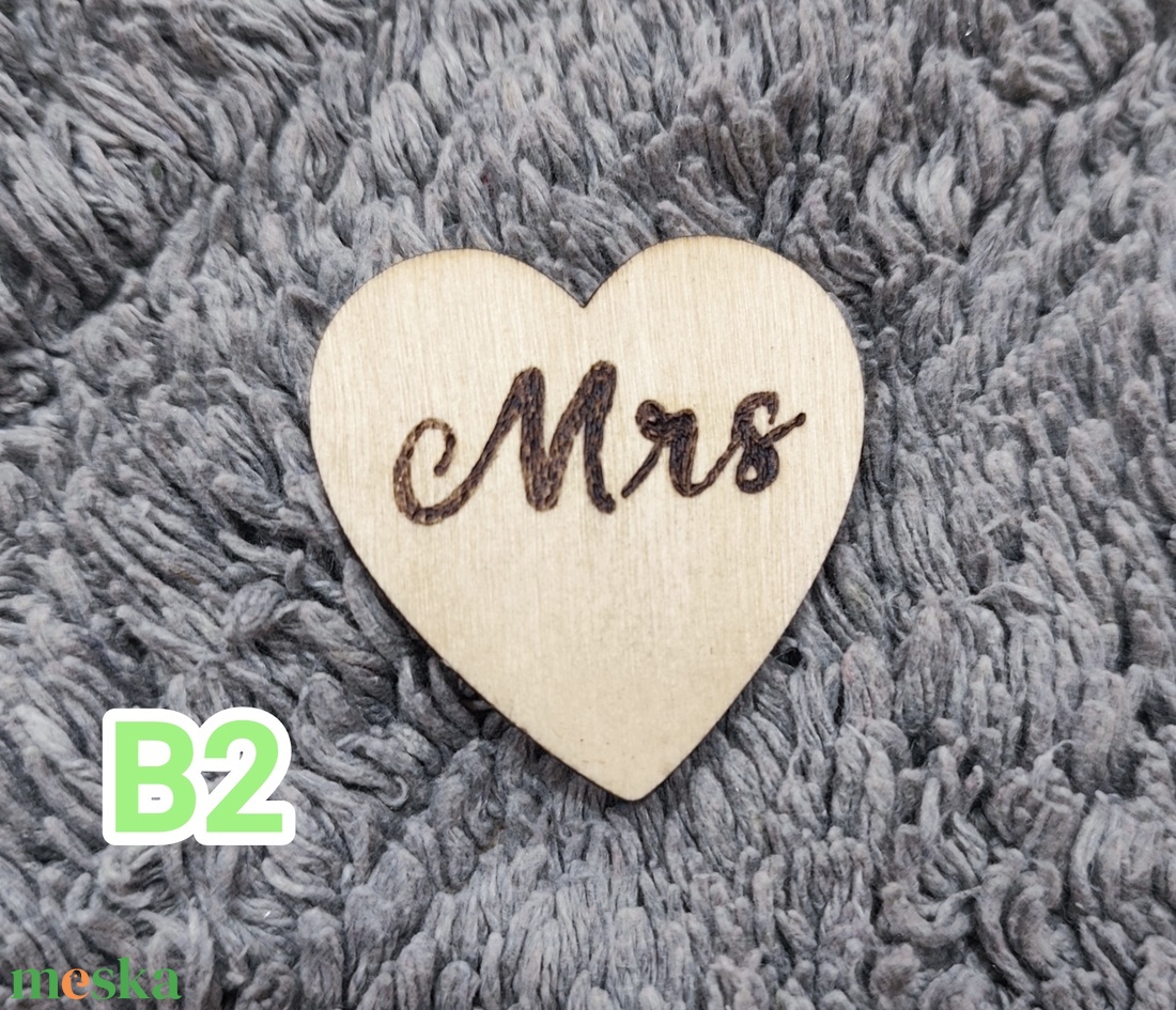 Mr és MRS égetett felirat - esküvő - emlék & ajándék - köszönőajándék - Meska.hu