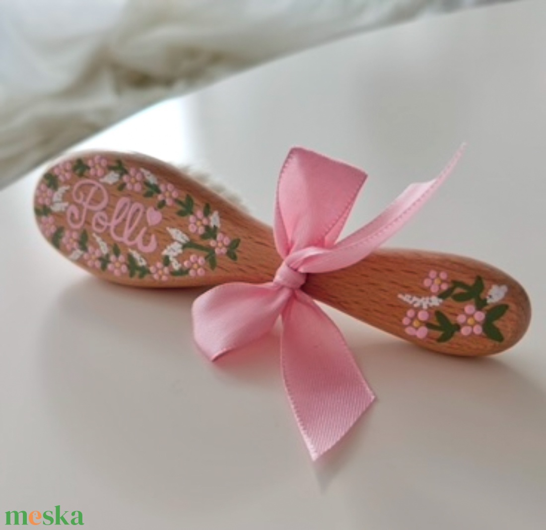 Fa babafésű névvel,kézzel festett egyedi ajándék babaváró bulira - ruha & divat - babaruha & gyerekruha - babafotózási ruha és kellék - Meska.hu Fa babafésű névvel,kézzel festett egyedi ajándék babaváró bulira - ruha & divat - babaruha & gyerekruha - babafotózási ruha és kellék - Meska.hu