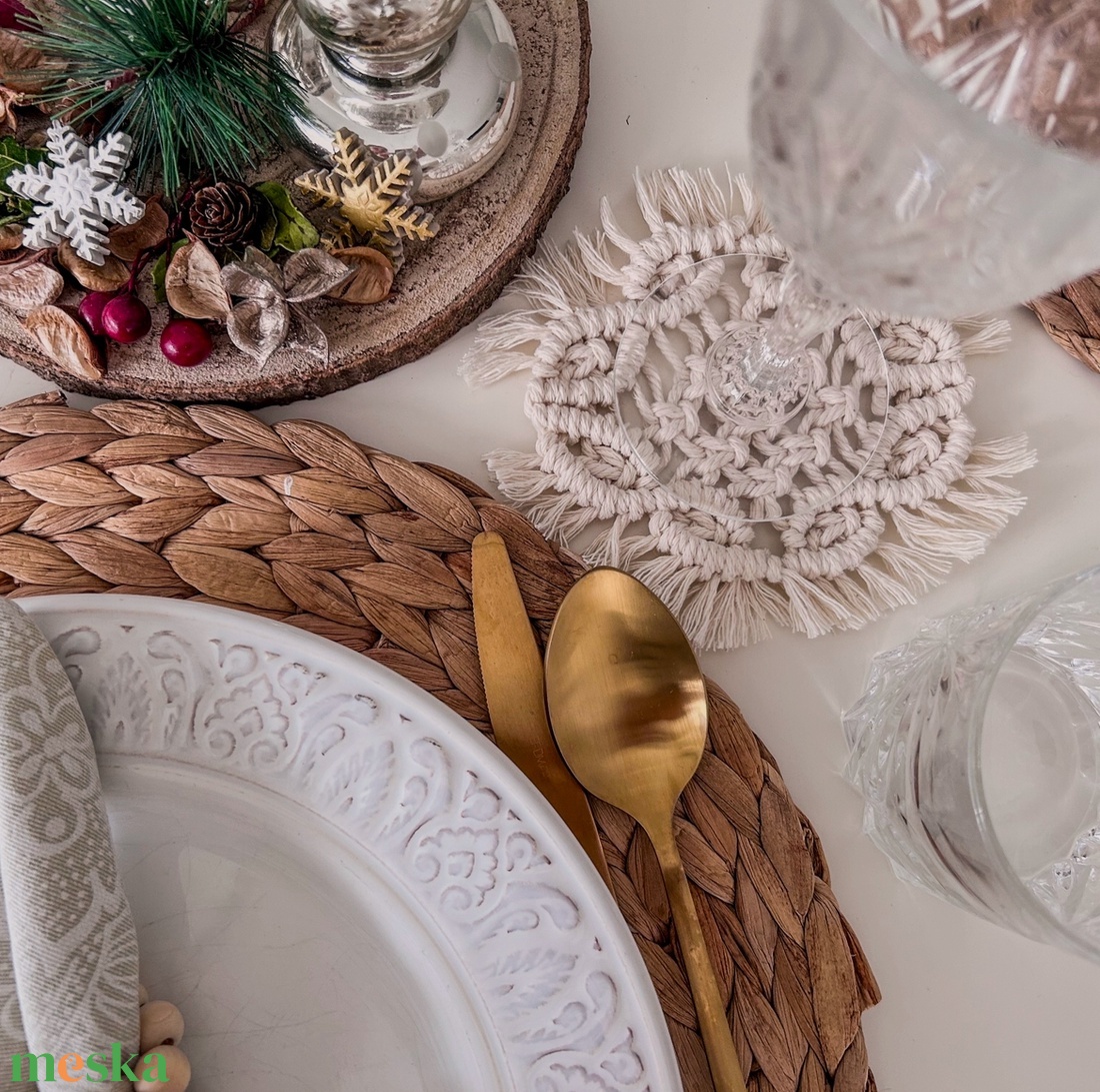 Makrame poharalatet tortfeher boho stilusban  kezzel keszult ujrahasznositott pamutbol - otthon & életmód - konyhafelszerelés, tálalás - tálalás - tányér- és poháralátét - Meska.hu