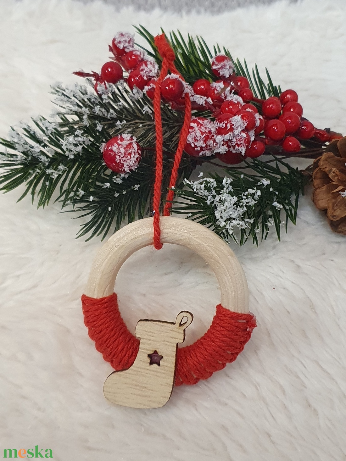 Félig makramézott csizmás fenyődísz - karácsony - karácsonyi lakásdekoráció - karácsonyfadíszek - Meska.hu