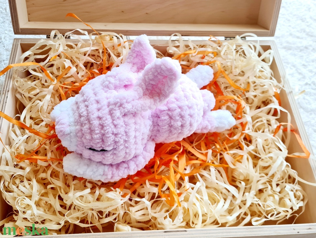 Horgolt zsenília alvó nyuszika  - játék & sport - plüssállat & játékfigura - nyuszi - Meska.hu