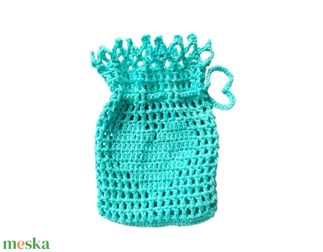 Horgolt ajándéktasak szív mintával 8 - táska & tok - pénztárca & más tok - dohánytasak & szütyő - Meska.hu