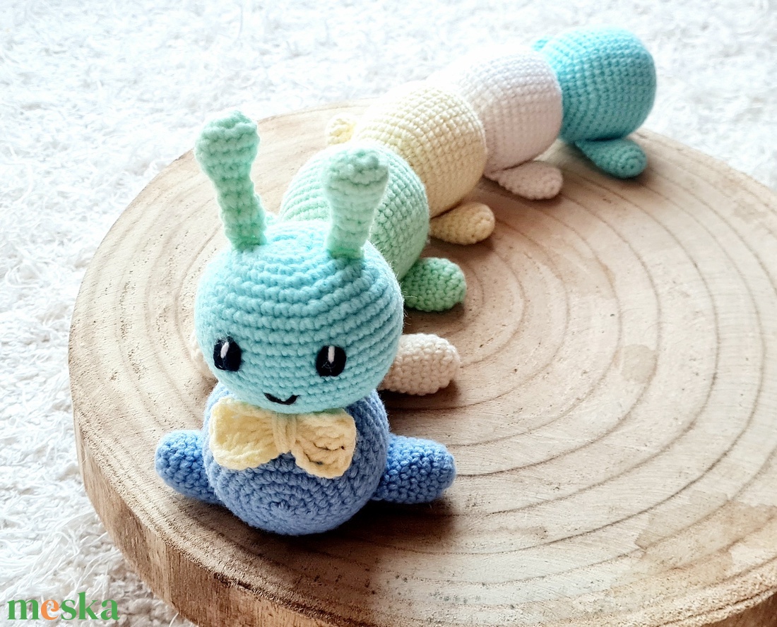 Horgolt caterpillar, kukacka  - baba - mama - baba játékok - szundikendő, alvóka - Meska.hu