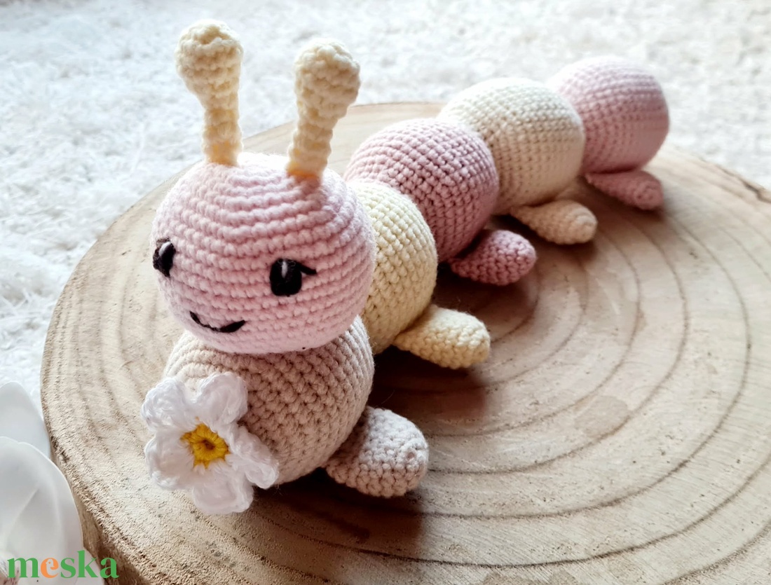 Horgolt catepillar, kukacka  - baba - mama - baba játékok - szundikendő, alvóka - Meska.hu