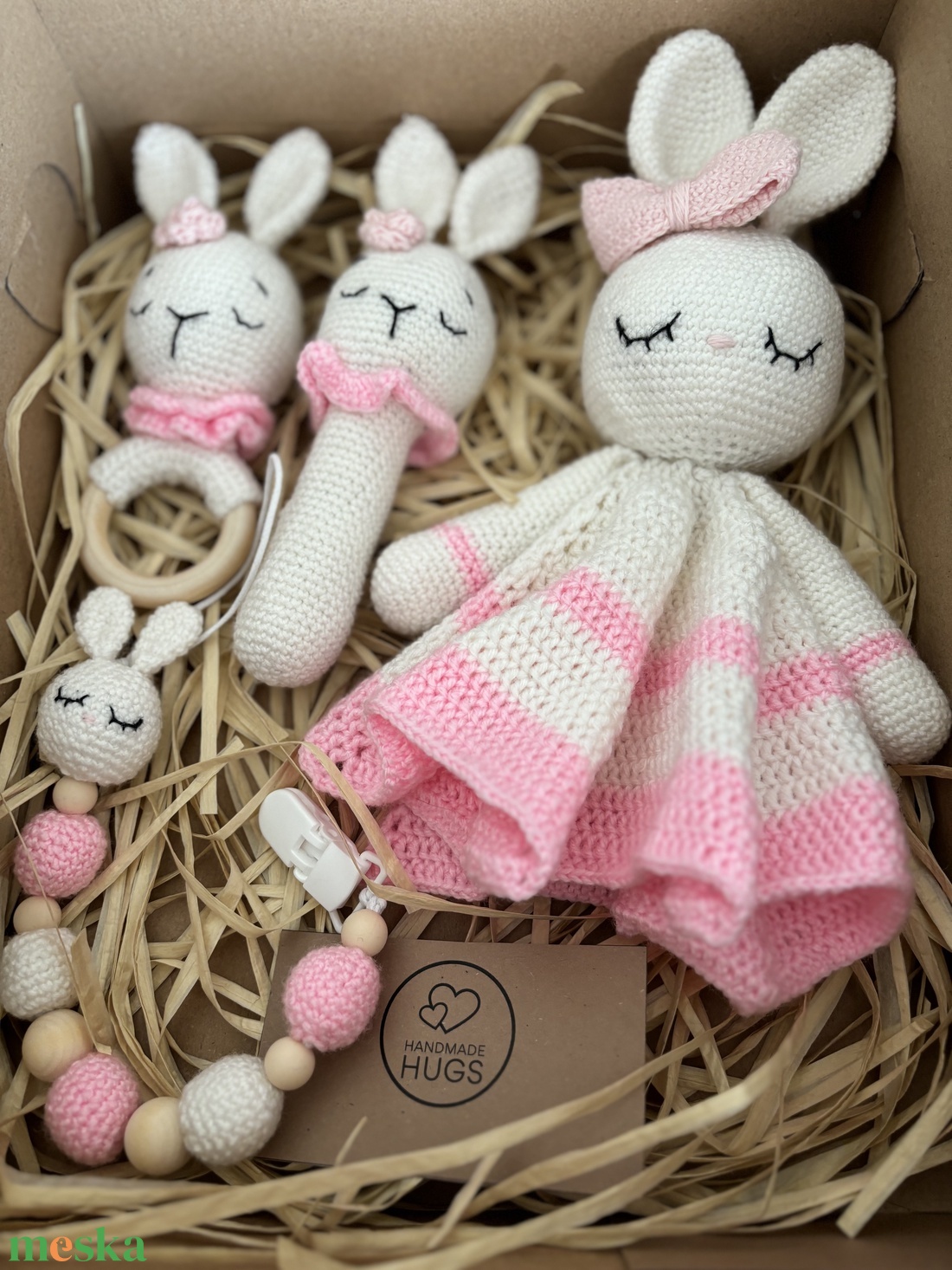 Nyuszis baba szett, babaváró ajándék (csörgő, cumilánc, nyunyóka) - játék & sport - babalátogató ajándékcsomag - Meska.hu Nyuszis baba szett, babaváró ajándék (csörgő, cumilánc, nyunyóka) - játék & sport - babalátogató ajándékcsomag - Meska.hu