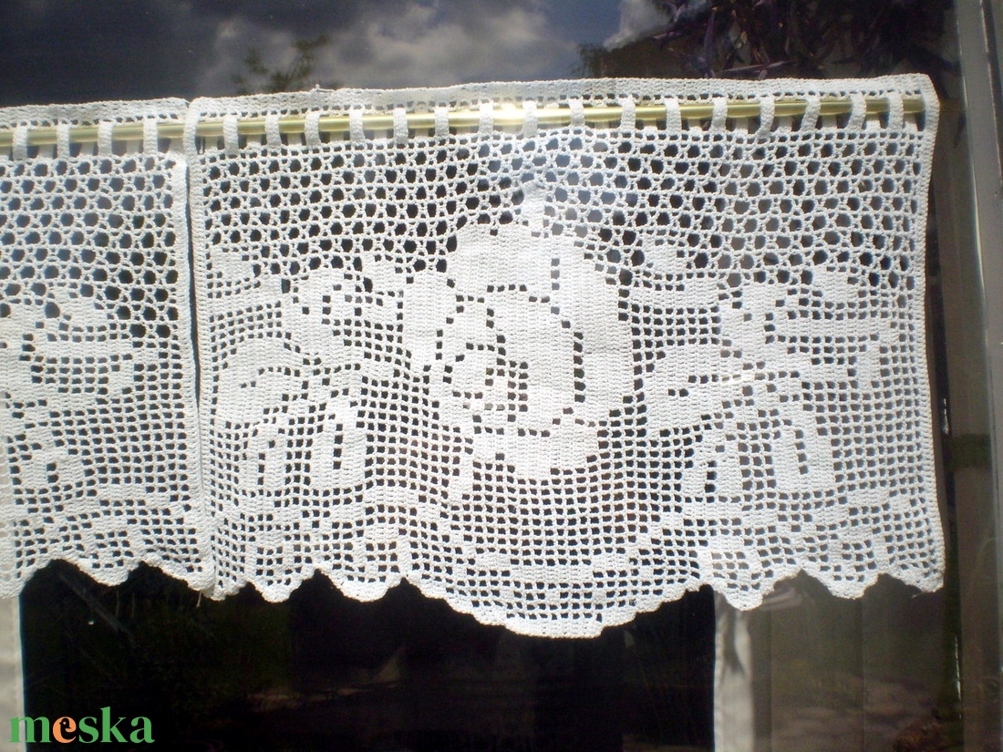  Falusi idill-horgolt,rózsa mintás vitrázs függöny - otthon & életmód - lakástextil - függöny és kiegészítő - vitrázs függöny - Meska.hu