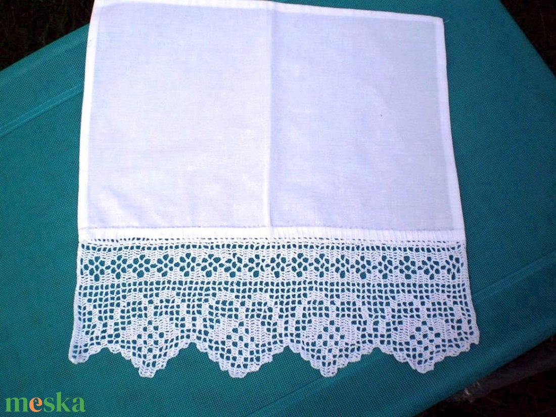 Angol elegancia.-Horgolt csipkés polcsík. - otthon & életmód - konyhafelszerelés, tálalás - tálalás - terítő - Meska.hu