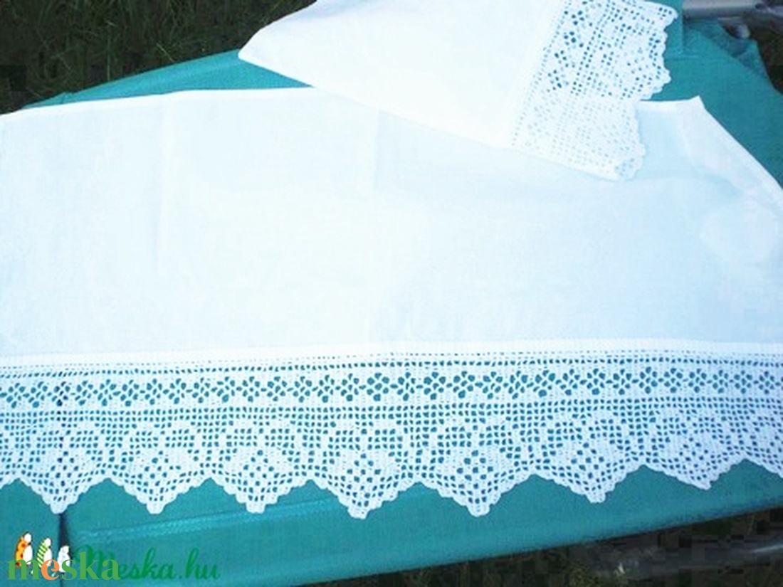 Angol elegancia.-Horgolt csipkés polcsík. - otthon & életmód - konyhafelszerelés, tálalás - tálalás - terítő - Meska.hu