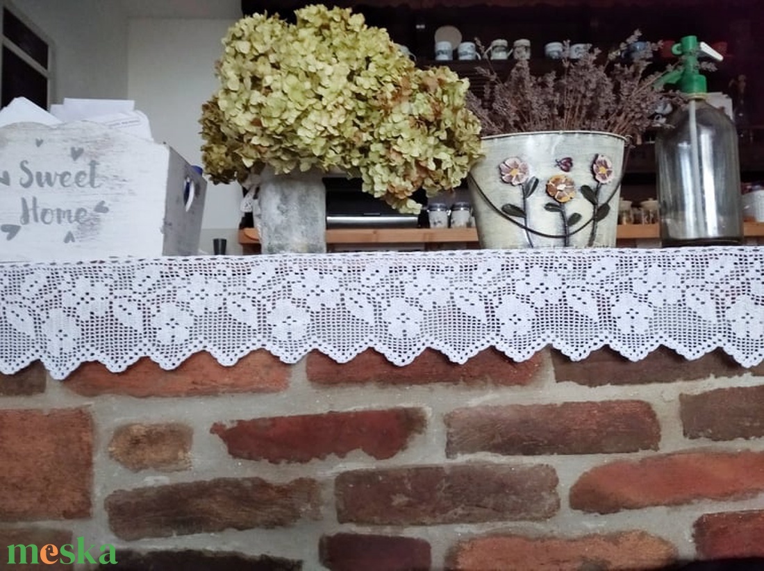 Futó  virágok-Fehér horgolt vintage stílusú csipke polc csík - otthon & életmód - dekoráció - asztal és polc dekoráció - horgolt & csipketerítő - Meska.hu