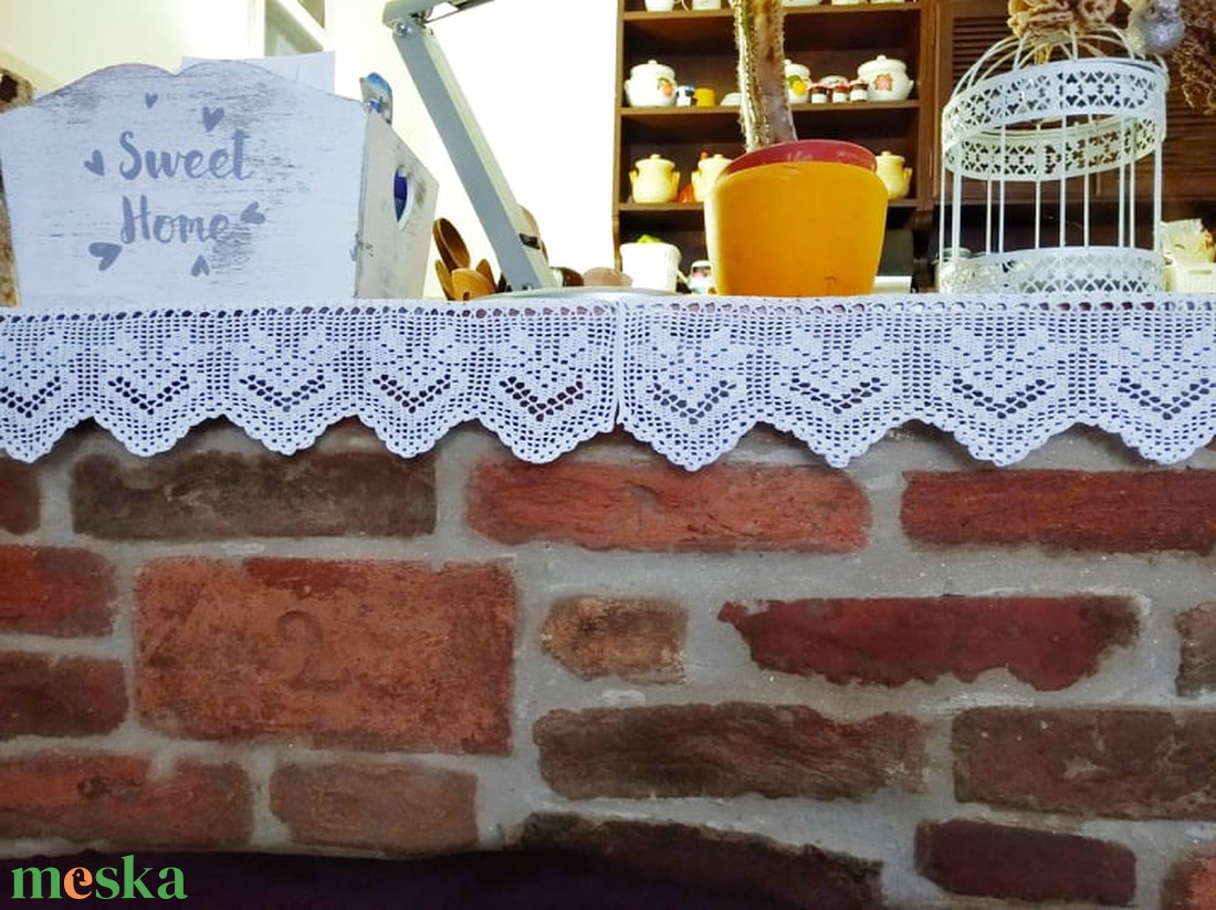 Virágszívek között- Fehér,horgolt vidékies hangulatú csipke polc csík - otthon & életmód - dekoráció - asztal és polc dekoráció - horgolt & csipketerítő - Meska.hu