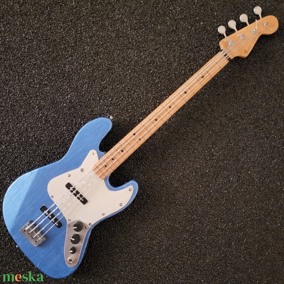 Fender Jazz Bass gitár makett - művészet - makett, modell - Meska.hu Fender Jazz Bass gitár makett - művészet - makett, modell - Meska.hu